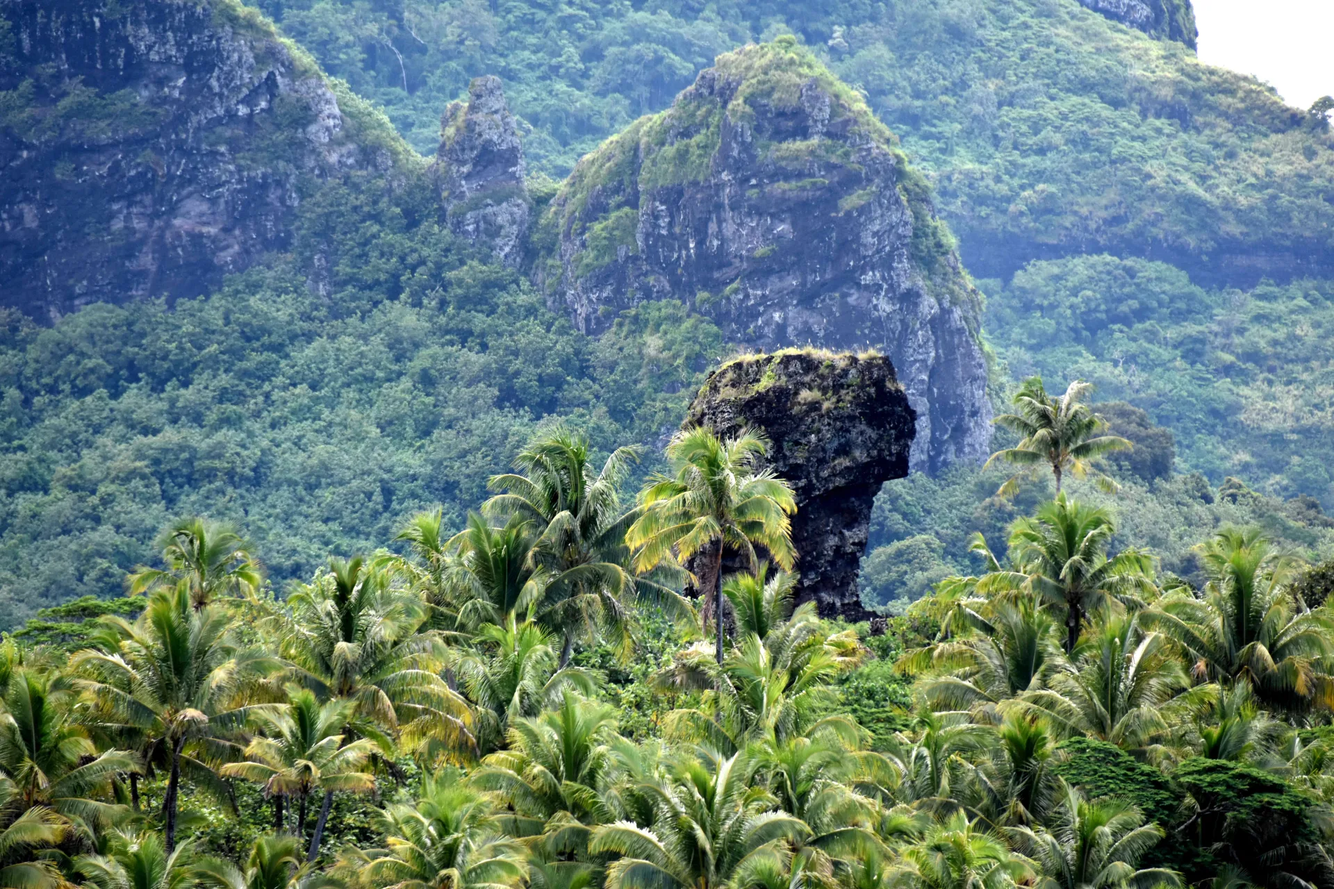 Hiking in Tahiti and Bora Bora - Tahiti Tourisme